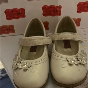 Elegant Cream Kids Shoes with Floral Accents